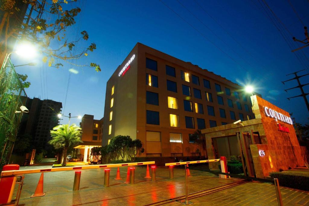 courtyard-by-marriott-agra-1